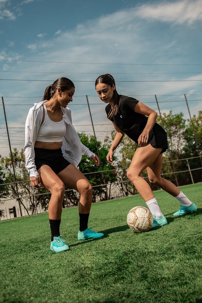CharlyFutbol's tweet photo. Utiliza los #NeovolutionPFX y descubre la verdadera velocidad. ⚡️🏃🏻♀️
Un calzado de última generación. ✅🤩
👩🏻 @cristinaferraL | 👩🏻 @GretaEspinozaC
Descubre más en 👉 https://t.co/rXN1rznIQW
@CharlyMxOfi | #TeamSports