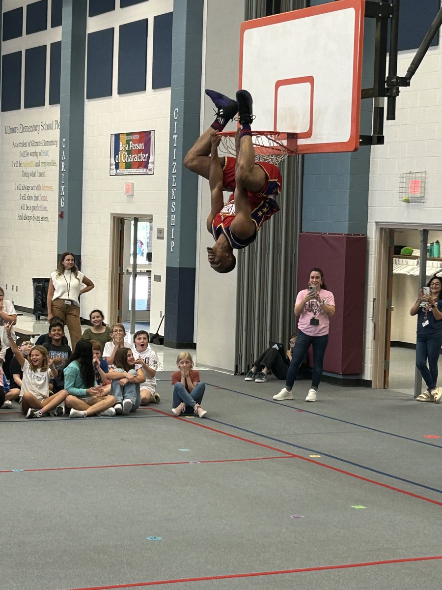 GilmoreCCISD's tweet photo. Thank you to the @HarlemWizards for putting on a fabulous show! Special thanks for our PTA for making this experience happen for our Gators! #greatdaytobeagator #gatorpride https://t.co/3lF0MEXBME