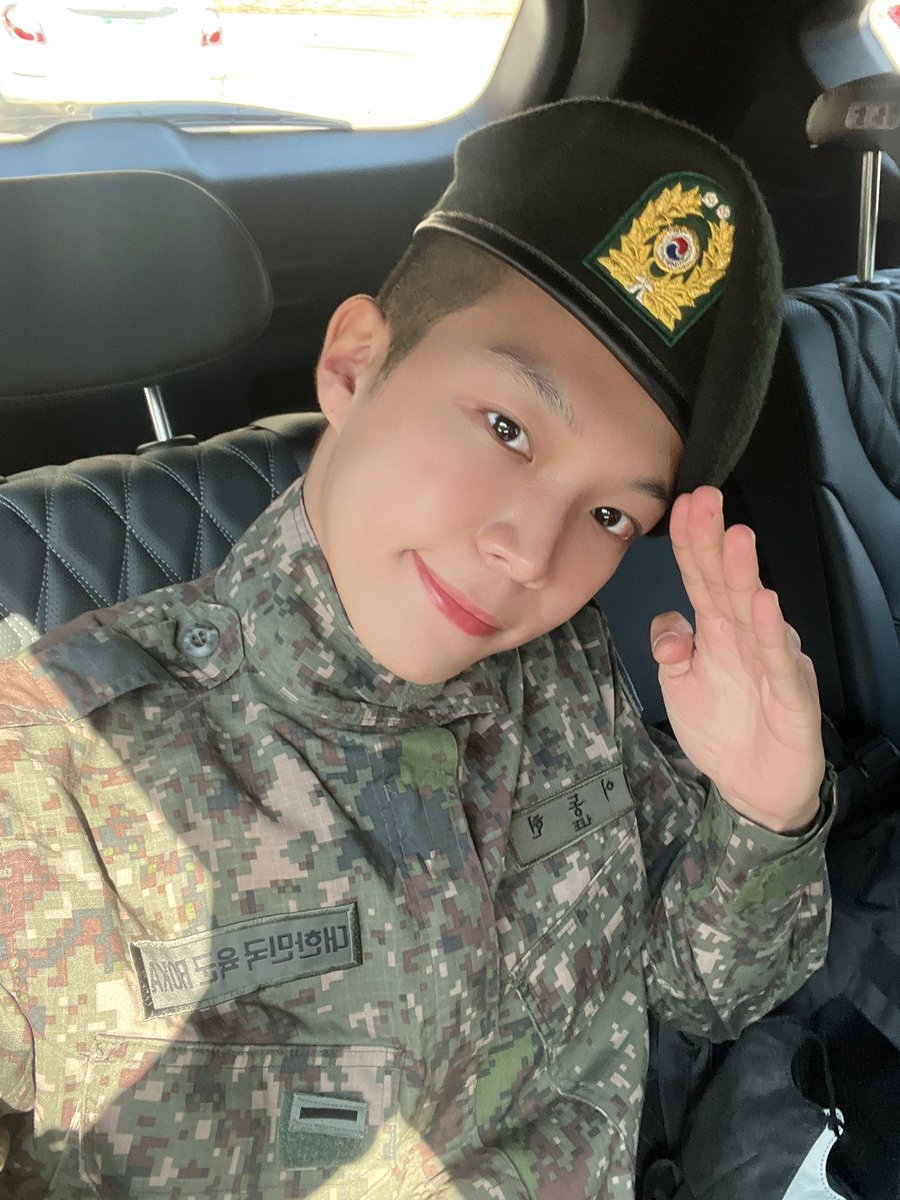 not me being late by 2 days for a heoni post 😫😫😫😭😭😭 but he looks so good