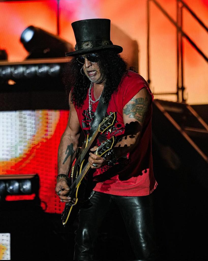 SlashNews1's tweet photo. #Slash at Aftershock Festival
Ph: Anthony Gonzalez 

#GnR #GunsNRoses https://t.co/ah7uaY8ncO
