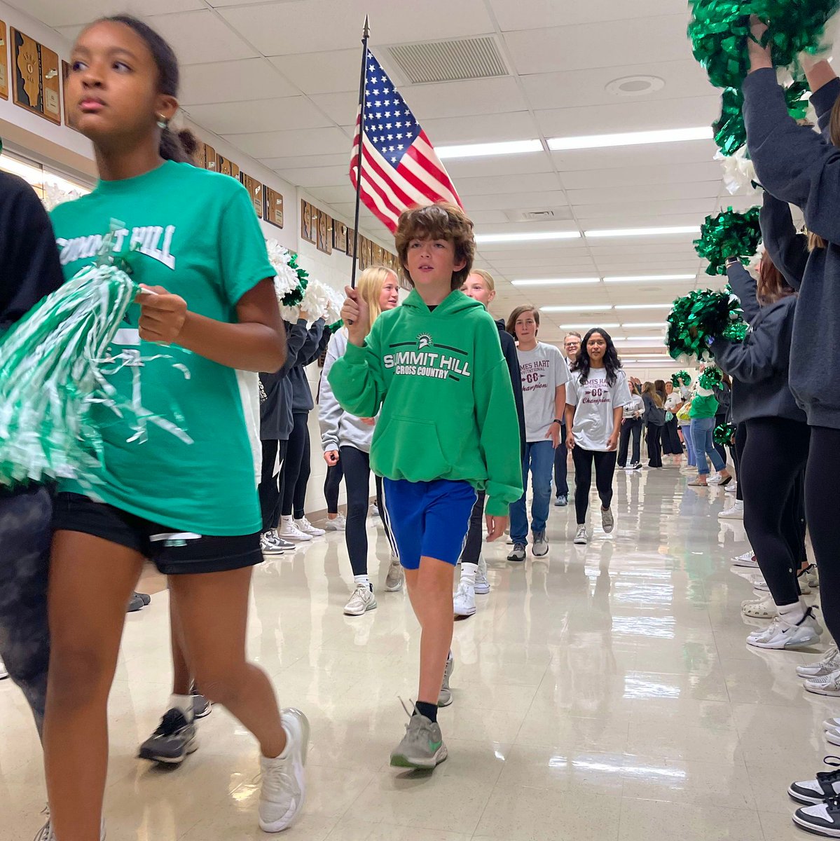 SummitHill161's tweet photo. Good luck to the @SHJHspartans cross country runners competing at the @IESA_IL 4A State Championship Meet tomorrow, 10/14, at Maxwell Park in Normal! Our Spartans sure know how to throw a send-off parade! 💚🏃‍♀️🏃‍♂️🖤 #161Momentum #attitudedeterminesdirection @SHJHAthletics https://t.co/OHeXe4oTxy