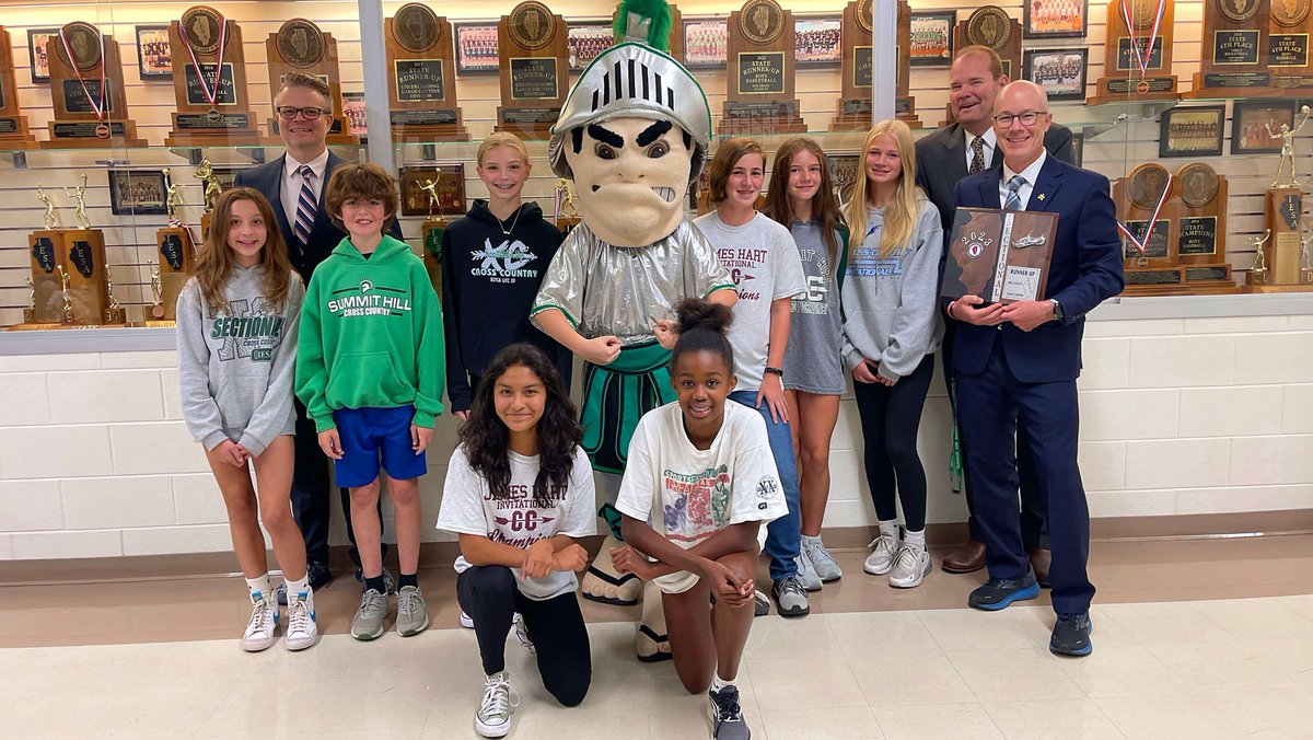 SummitHill161's tweet photo. Good luck to the @SHJHspartans cross country runners competing at the @IESA_IL 4A State Championship Meet tomorrow, 10/14, at Maxwell Park in Normal! Our Spartans sure know how to throw a send-off parade! 💚🏃‍♀️🏃‍♂️🖤 #161Momentum #attitudedeterminesdirection @SHJHAthletics https://t.co/OHeXe4oTxy
