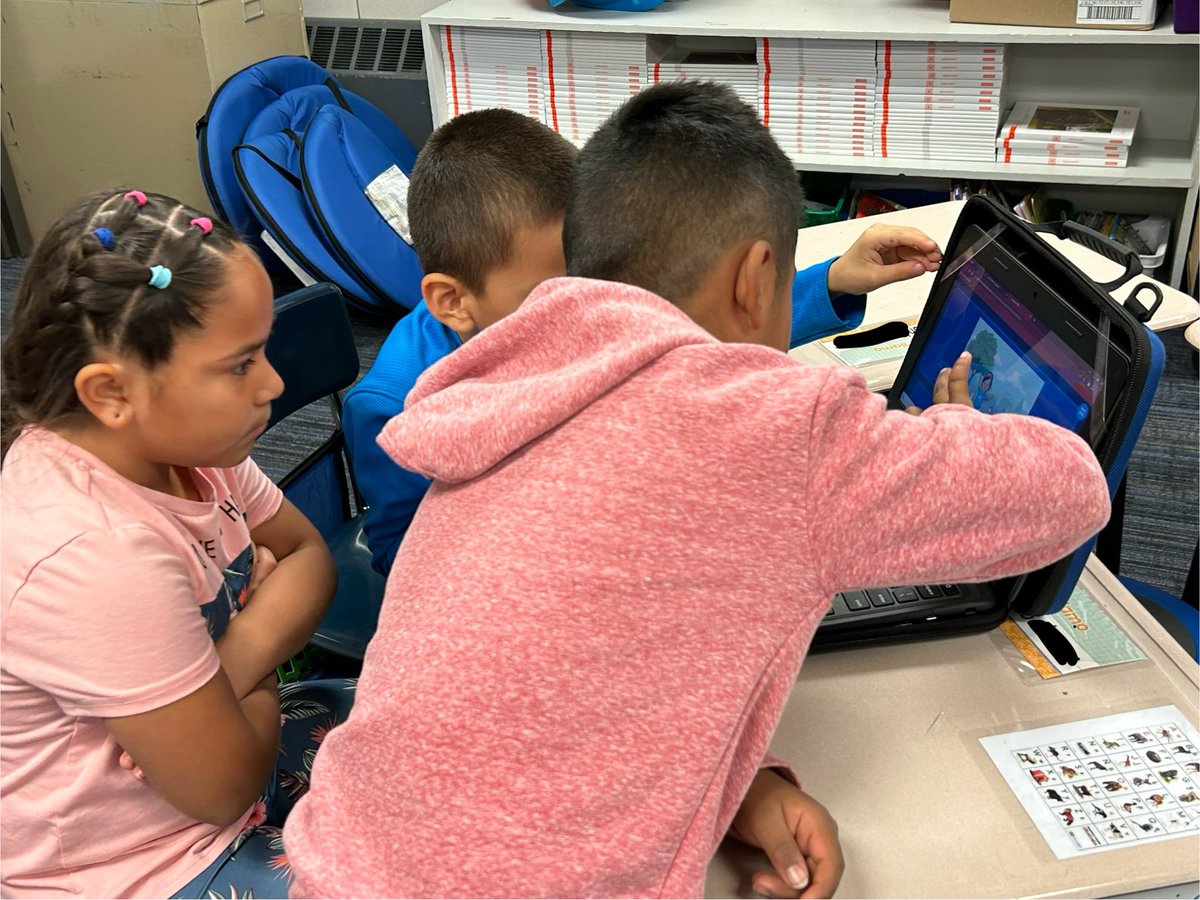 Today we completed our first <a href="/breakoutEDU/">Breakout EDU</a> ! Students practiced their Spanish literacy skills, counting, and used critical thinking , which led them to BREAK OUT!! #duallanguage #63Success <a href="/VHNelsonD63/">VHNelson</a> <a href="/EastMaine63/">EastMaine63</a>