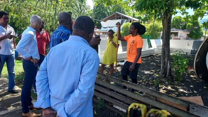 HDurimel's tweet photo. Ce matin, accompagné du nouveau Sous-Préfet, M. Jean-François MONIOTTE, une visite de terrain au cœur du quartier sud-est de la ville à été faite.
#VisiteDeTerrain #Rencontre #Zamia #QuartierSudEst #Priorité #CadreDeVie #LaVilleDePointeAPitre https://t.co/IT7fpDLcdz