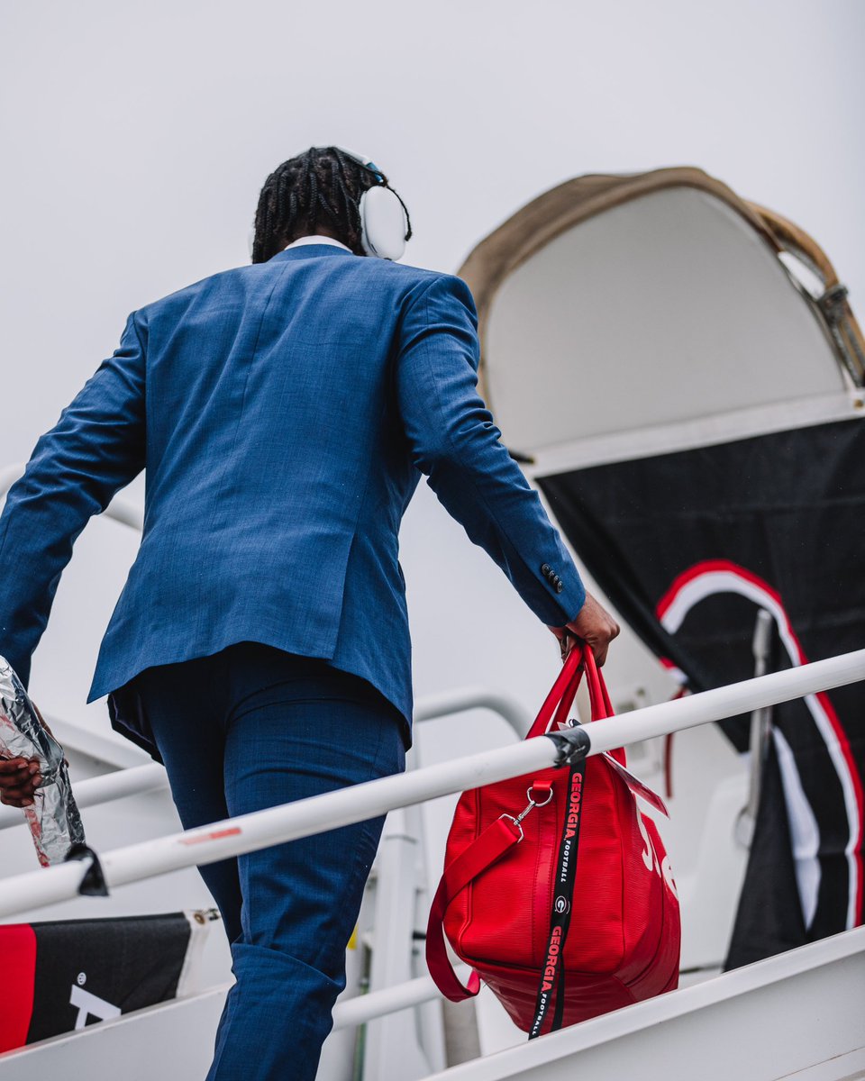 GeorgiaFootball's tweet photo. Wheels up 🛫

#GoDawgs https://t.co/ngosMweDCl