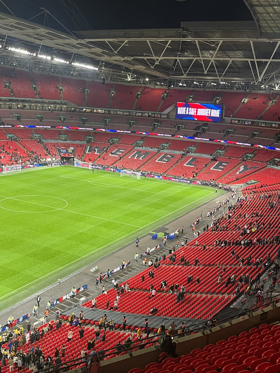 What an amazing evening with 46 fantastic students! Just left Wembley will keep updated with an eta back to KLA! 🏴󠁧󠁢󠁥󠁮󠁧󠁿🏴󠁧󠁢󠁥󠁮󠁧󠁿⚽️⚽️