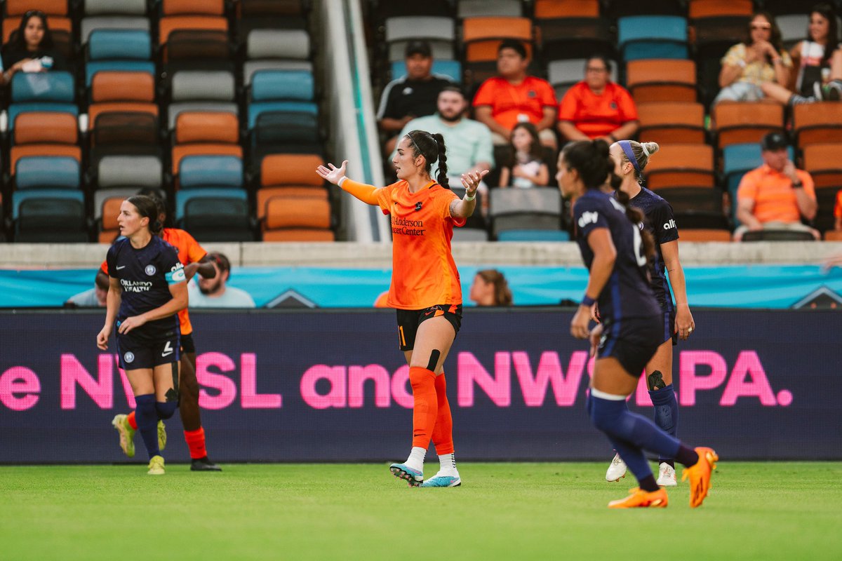 HoustonDash's tweet photo. Last time against Orlando 😈

#HoldItDown https://t.co/HYUnzTXWhN