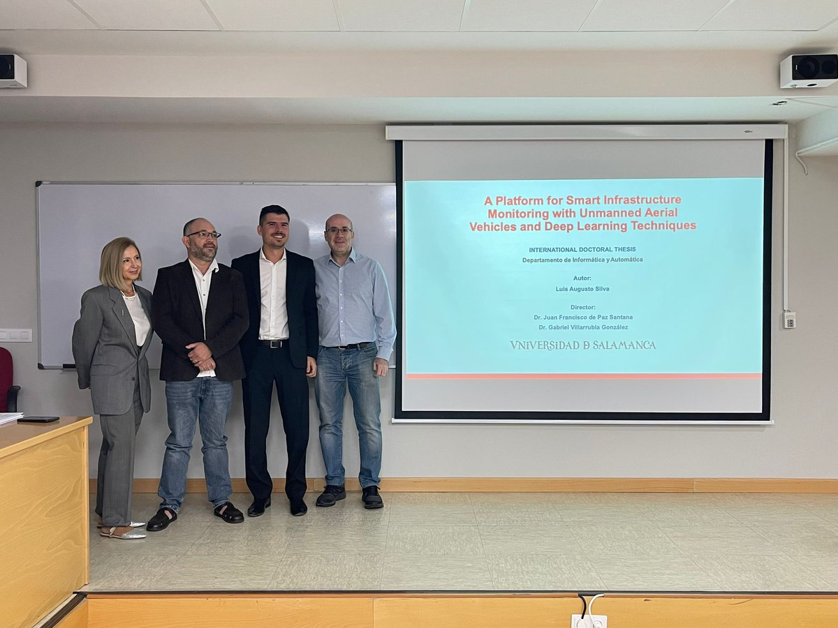 El Prof. Luis Augusto Silva alcanza el grado de doctor obteniendo la máxima calificación posible! <a href="/o_luisaugusto/">Luis Augusto Silva</a> enhorabuena!!