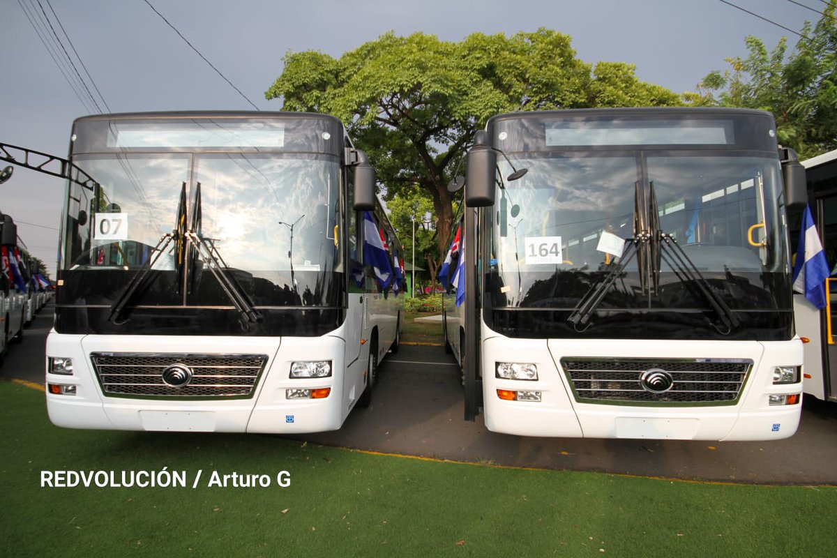 Por el bien de todos los Managua, por el bien de todo el pueblo de Nicaragua🇳🇮 el comandante Daniel Ortega, está entregando ahora, en éste momento, 250 unidades de bus nuevos, procedentes de China. Y el próximo mes entregará 250 nuevos buses ➕️ #FSLNOctubreVictorioso #PLOMO19