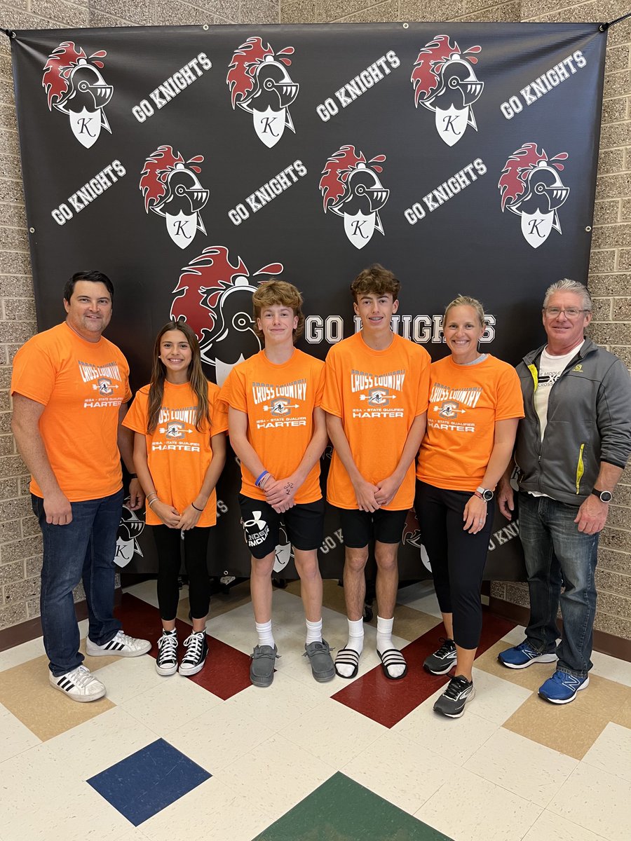 BrianFaulkner44's tweet photo. Our clap out for the ⁦@IESA_IL⁩ cross country state qualifiers #GoodLuck #kanelandpride https://t.co/6r6eW5yDAu