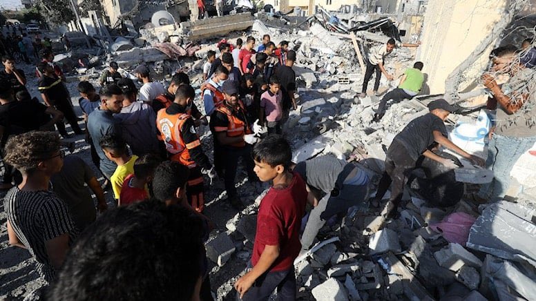 Yıktığınız bütün şehirleri yeniden yapacağız. 

Çizdiğiniz bütün haritaları yeniden çizeceğiz. 

Sizi bu topraklardan ebediyyen sileceğiz. 

600 yıl yaşadığınız korkuyu bir kez daha tadacaksınız. 

Atlas Okyanusu'nun kıyılarına zor tutunacaksınız. 

Tarih dödü, güç adres