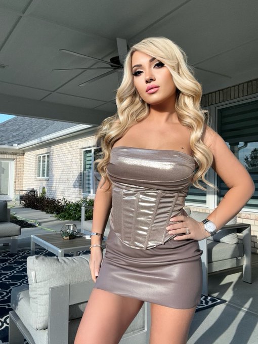 Online now, happy weekend 🥰 https://t.co/eyW5h3A5Sn