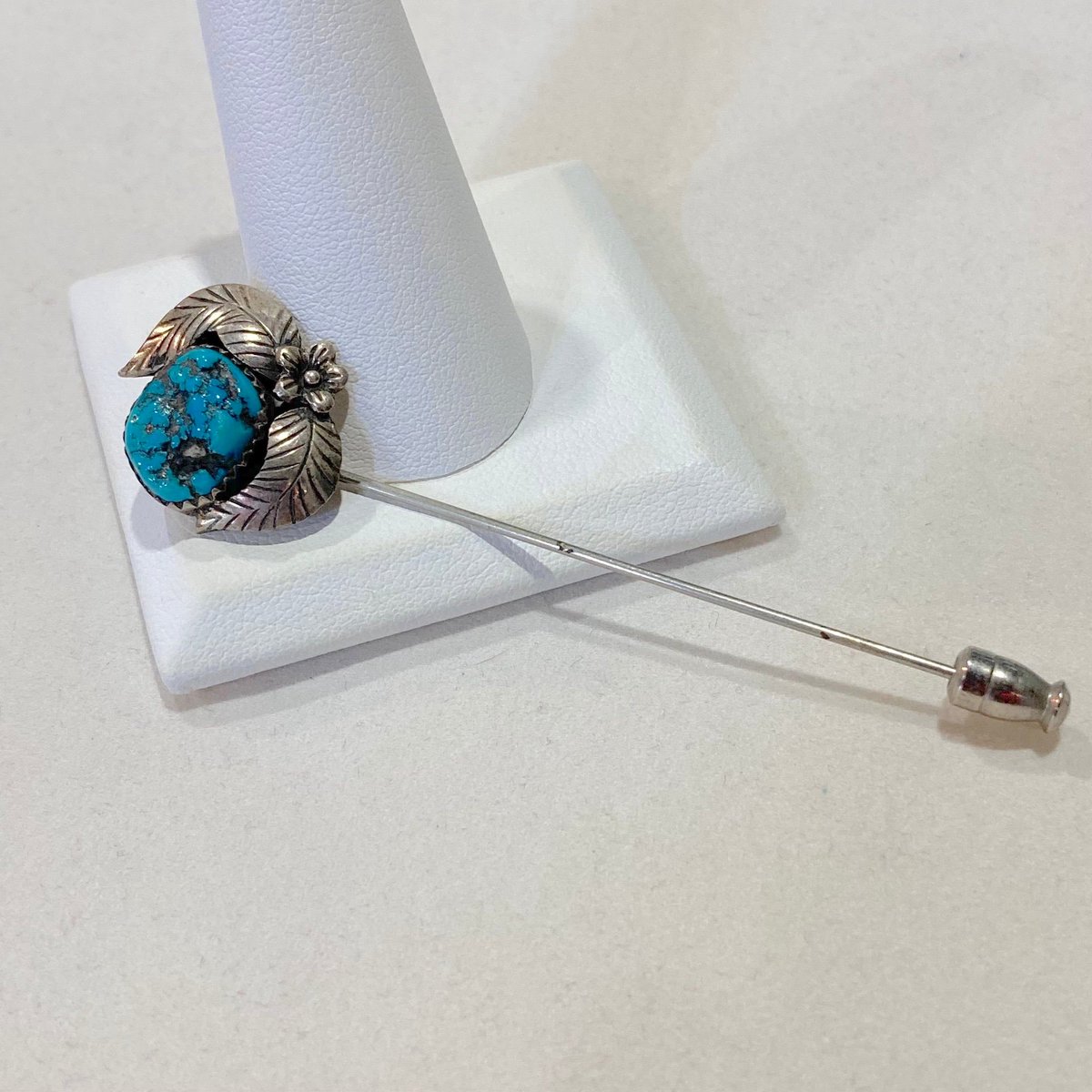 sfworldcc's tweet image. Navajo Signed Turquoise Nugget and Leaves Stick Pin Vintage

FALLSALE 

santafeworldjewelry.etsy.com/listing/156206… #Navajo #Turquoise #StickPin
