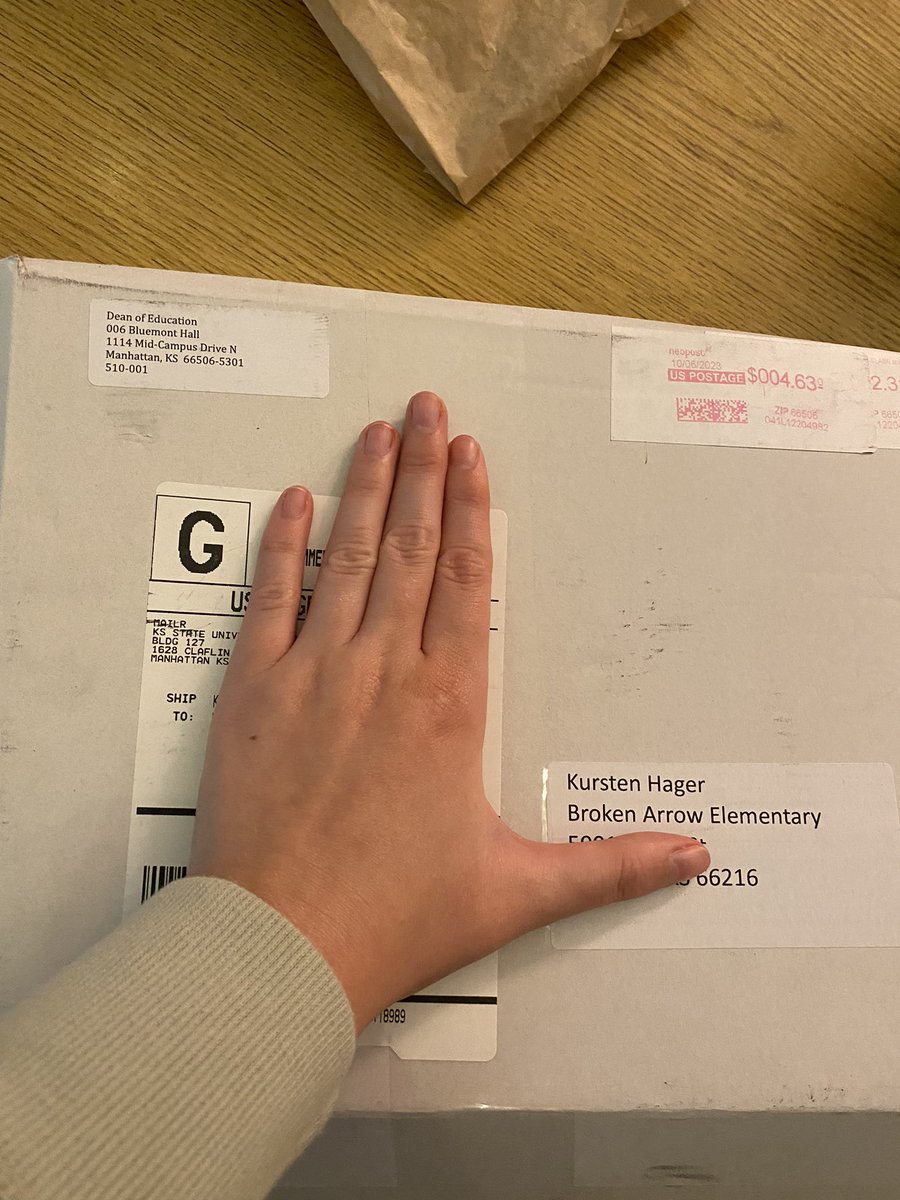 MrsNelson_BA's tweet image. I got the best package from the @KSUCollegeofEd !!! 💜💜 I love my purple swag box and new classroom decor! 💜🤍 #edcat #kstatealumni #gocats