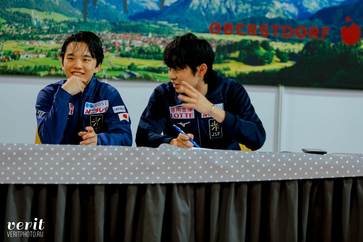some of the cute moments from men's presscon at Nebelhorn Trophy ☺️

#NebelhornTrophy #KoshiroShimada #島田高志郎 #KazukiTomono #友野一希