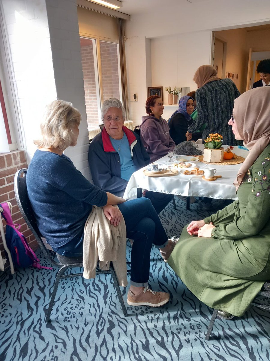 stichtingebru's tweet photo. Bij stichting Ebru vond de Turkse koffiedag plaats.  Er werden  heerlijke  Turkse koffiesoorten  geproefd en er werd een theaterstukje opgevoerd waarin het belang van koffie op een speciale dag werd uitgelegd.  Het was een prachtige dag met lieve gasten. https://t.co/9RQueGv4Xb