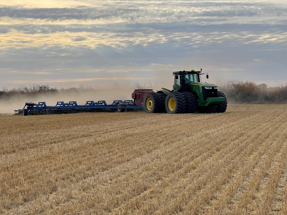 TessmanRalph's tweet photo. It's Go Time in Alberta - Century 12  Farms applying Avadex last week.  https://t.co/2nYxxuI3DY @gowancanada #gowanmicroactiv  Century 12 is now entered for Gowan's "Its The Time to Go" program for a chance to win a tip to the Commodity Classic in Houston Texas. https://t.co/4dxHd2WOju