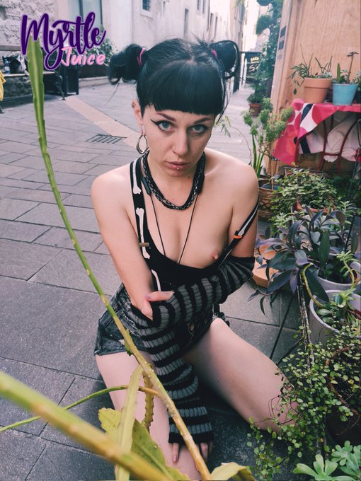 Today modeling in the streets.... Guess how many people had a glimpse of my tits?!  You can find me every