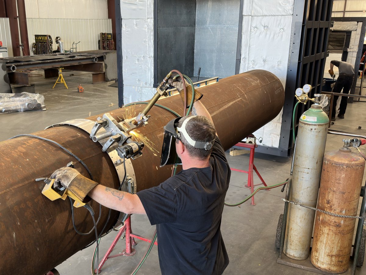 SawyerMFG's tweet image. Cutting pipe with the Motorized Crawler in our Fabrication Shop.

#sawyermfg #sawyerfab #bevelingmachine #pipebeveling