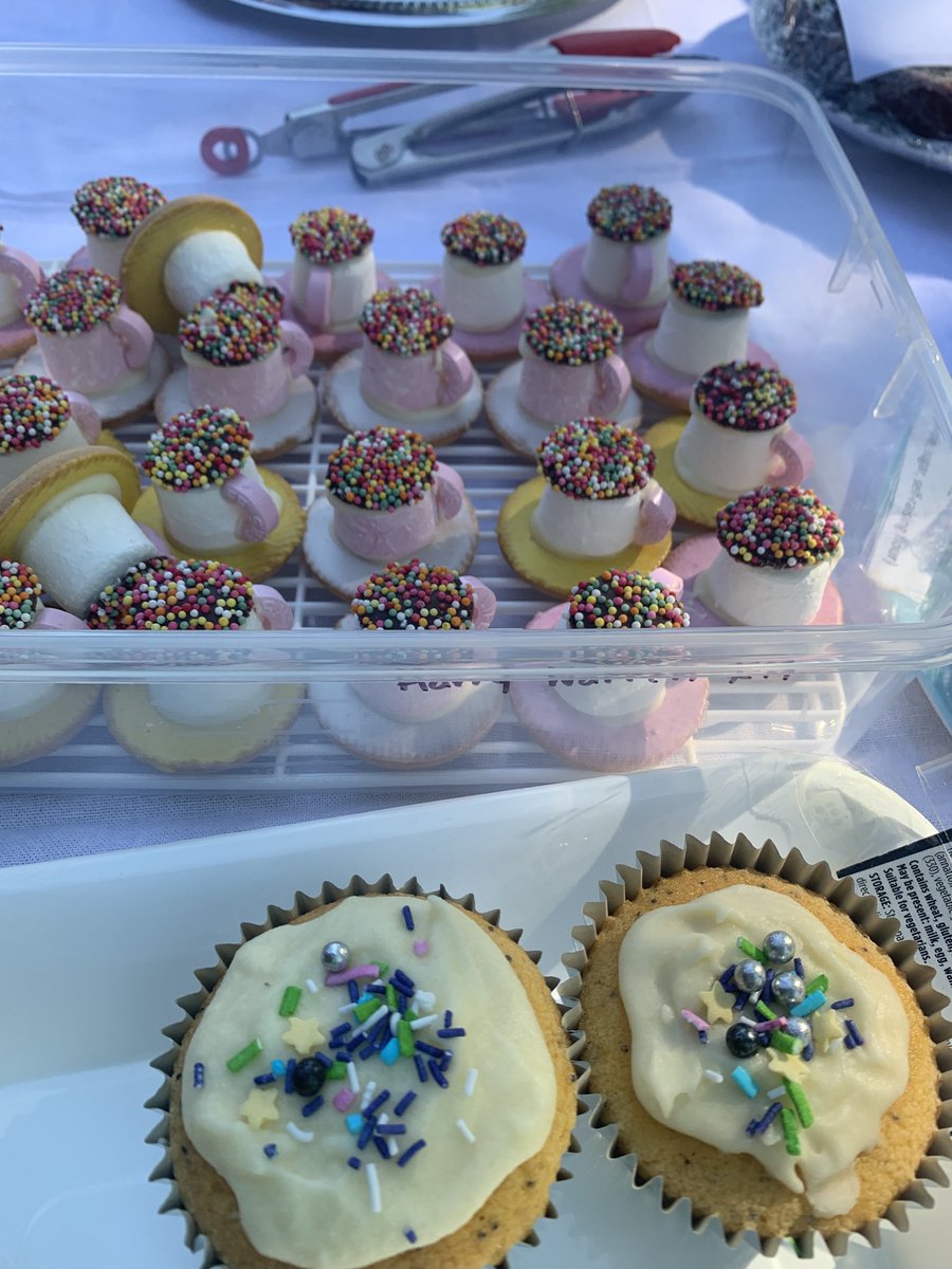 SPS_placetobe's tweet photo. Plenty of cakes too!!! https://t.co/n8wKWrj1NA