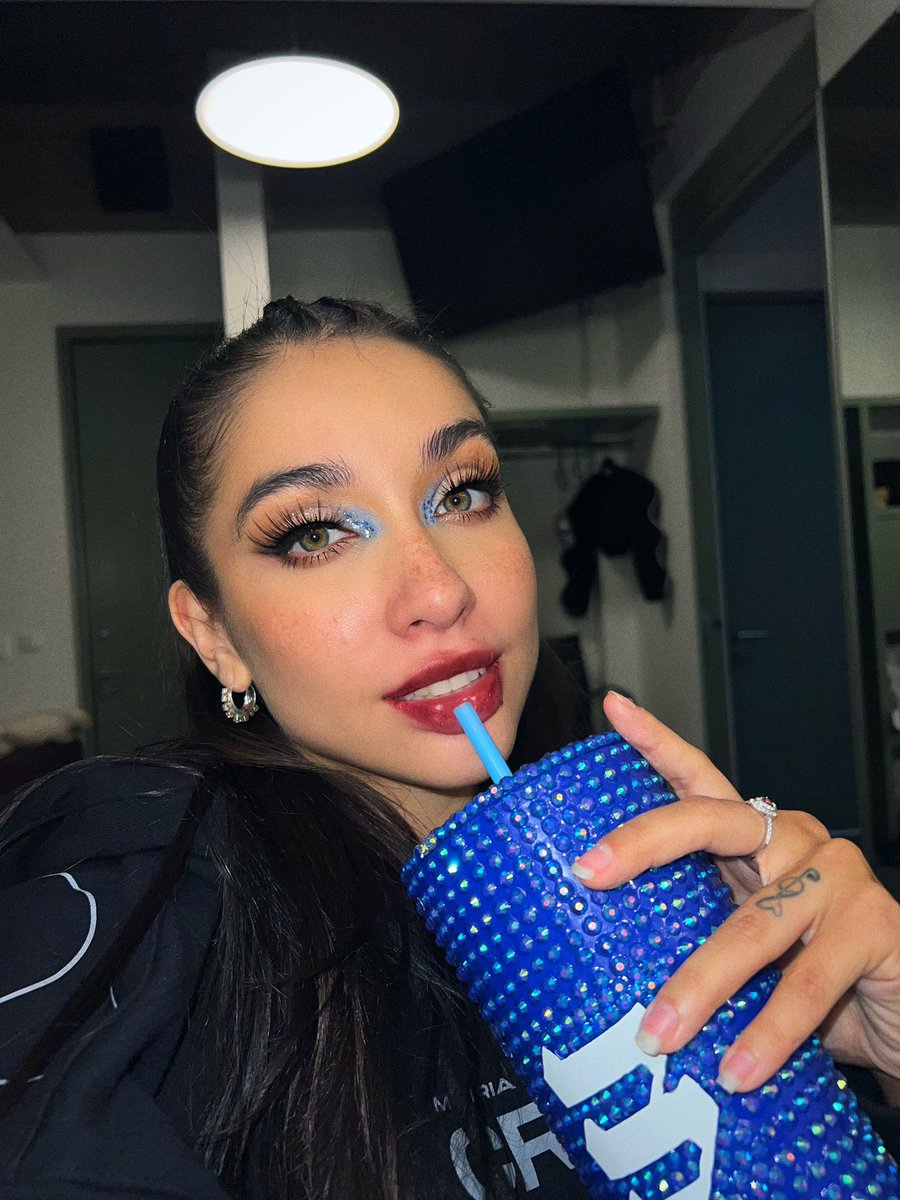 MariaBecerra22 tweet picture