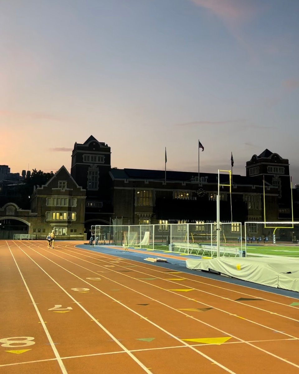 dingtangupenn's tweet photo. Afternoon runs with @PhillyRunnerTC ✅

As a team, we love running and training on the campus of @Penn at Franklin Field.

I'm so thankful to be a part of a team that grows together + pushes each other to be our best!⁠ 💪🏻

#phillyrunners #runningworkout #workout https://t.co/GaxNCY5FyD