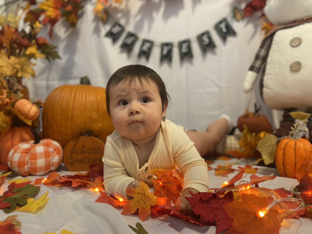 Bgomezolson's tweet photo. 9 months with our favorite dude. ๐งก๐ #EverettRyan #FallPhotoshoot https://t.co/LZ3ePbYyry