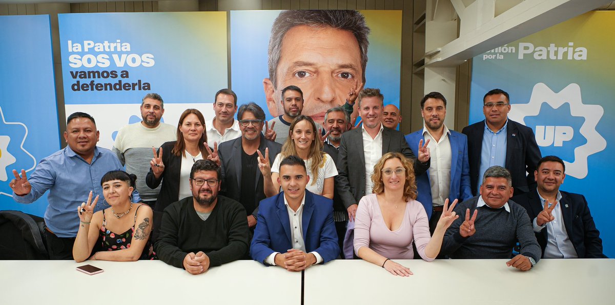MUPArgentina's tweet photo. LA MESA EJECUTIVA NAC. ENCABEZADA POR EL SEC. GRL @MartelliFede  Y  SEC. POL. @CeciGomezMirada Y SEC. PROV. DEL PAíS SE REUNIERON CON LA CRA. MALENA GALMARINI. SE HABLÓ DE LA  CAMPAÑA,DEL COMPROMISO DEL MOVIMIENTO Y LA COLABORACIÓN CONJUNTA PARA IMPULSAR A #MassaPresidente https://t.co/61sM1Ns6ZC