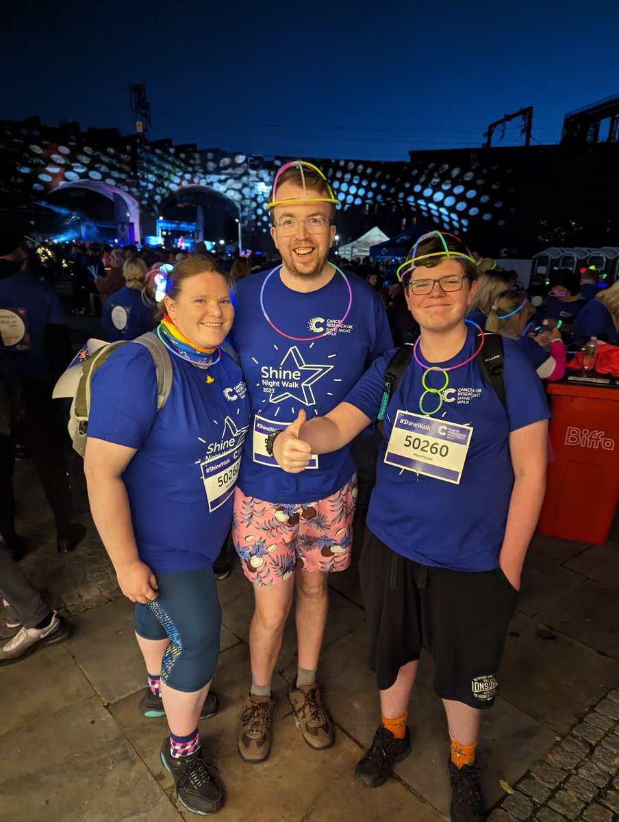 LClynes88's tweet photo. And we're off ! #shinewalk @CR_UK https://t.co/48Rm1kVhWL