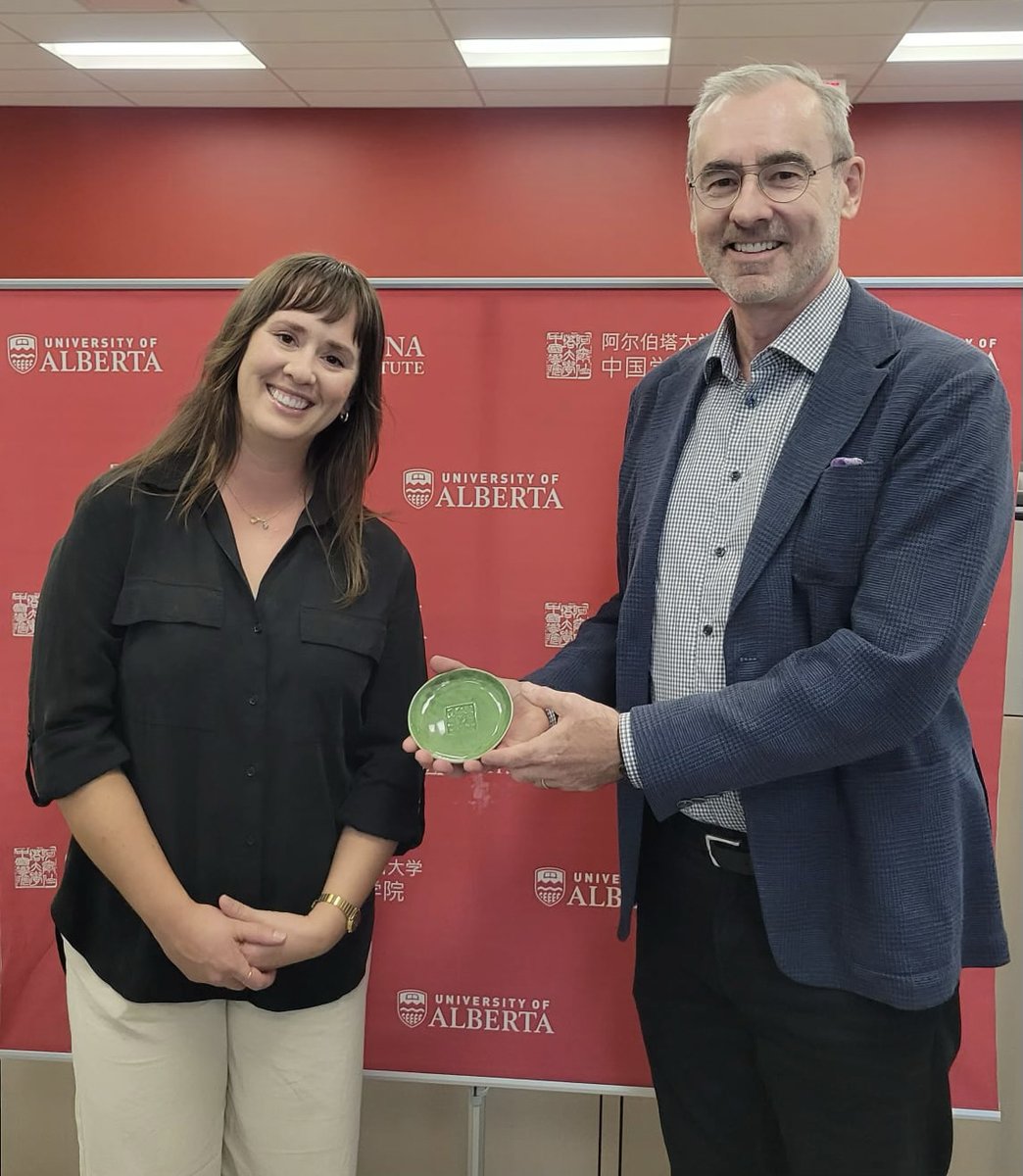 The China Institute (@ualbertachina) on Twitter photo We are excited and honoured to have President <a href="/BFlanaganUofA/">Bill Flanagan</a> visit our office today! A custom China Institute dish was presented by our colleague and ceramicist, Genevieve Ongaro.
#ualberta We are excited and honoured to have President <a href="/BFlanaganUofA/">Bill Flanagan</a> visit our office today! A custom China Institute dish was presented by our colleague and ceramicist, Genevieve Ongaro.
#ualberta