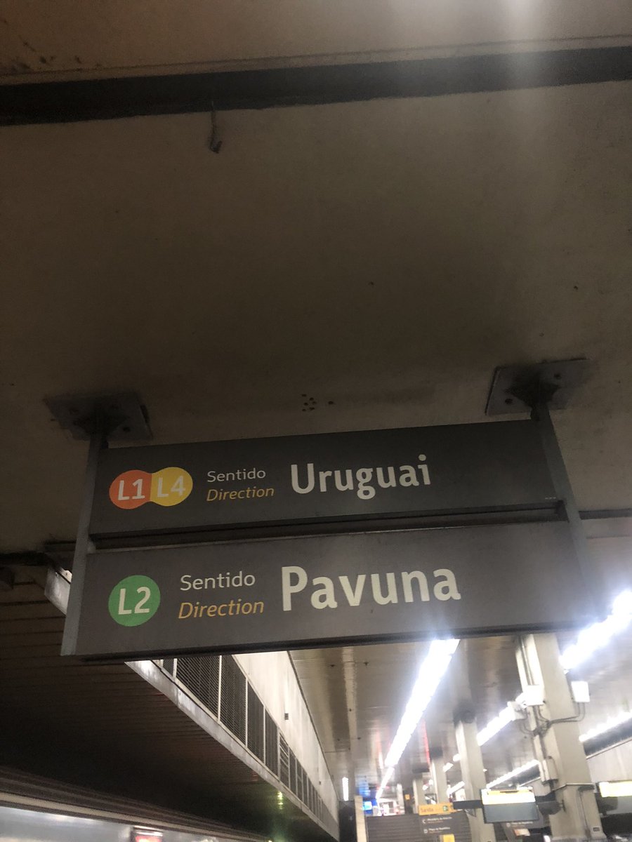 marxtheuss's tweet photo. Como pode falarem tão mal do metrô do Rio de Janeiro sendo que ele é o único que te leva pra outro país https://t.co/UVbxZIoaj4