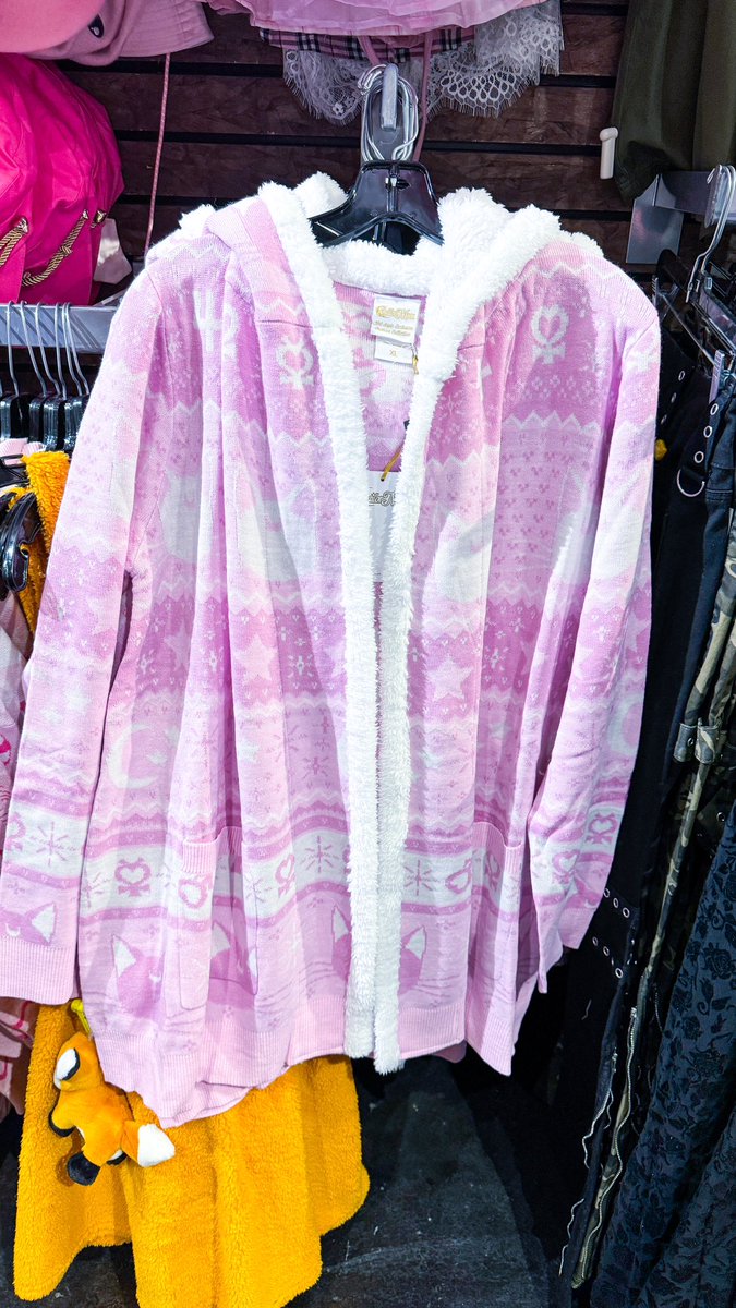 Brat_zilla's tweet photo. 💗New Sailor Moon cardigan with hood from @HotTopic ! Not online just yet though but I’ll be 👀! 

$59.90 

#sailormoon https://t.co/7JW0ivbg0e