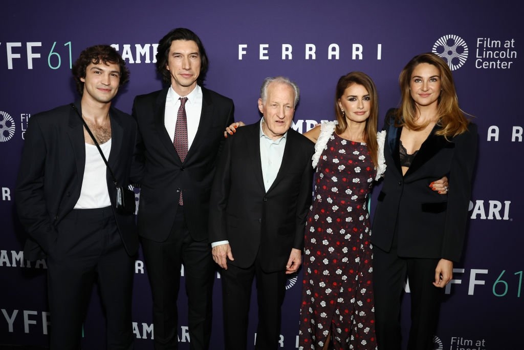AdamDriverBRA's tweet image. Gabriel Leone, Adam Driver, Michael Mann, Penélope Cruz e Shailene Woodley participam do tapete vermelho de "Ferrari" durante o 61º Festival de Cinema de Nova York no Alice Tully Hall, Lincoln Center em 13 de outubro de 2023 #NYFF61