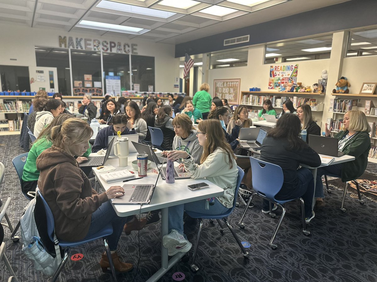 Elizabeth Russell tweet media