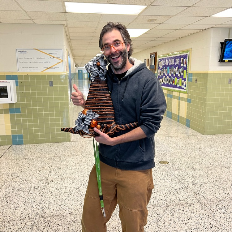 cpkcareercenter's tweet photo. While everyday at CCC is a great day, Friday the 13th proved lucky for 13 CCC staff members who were treated to Halloween decorations courtesy of Brenda Johnson or paper towels from Grassfield Baptist Church. 💚🌪💙#3Cs #ProudtobeCCC #ALLIN #luckytobeaCyclone https://t.co/vI8X6ywgVD