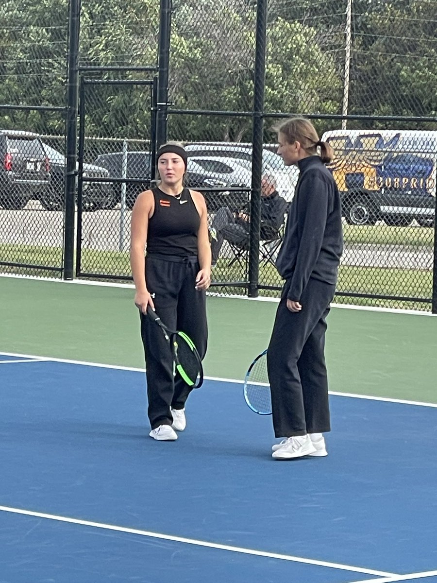 Autumn and Penelope finished 2-1 on day one of the 5A State Girls Tennis tournament, making it to the medal round heading into tomorrow!