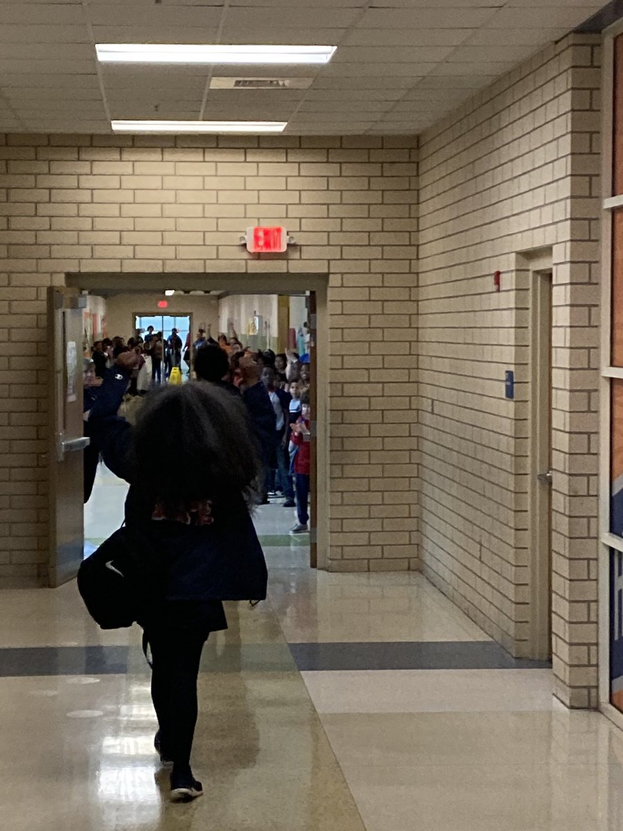 JeffDase's tweet photo. Hallway Walk for “JJ” Hope Academy ⁦@DPS61Decatur⁩ student. State Cross Country Qualifier and only DPS ⁦@DPS61Decatur⁩ student to qualify for state competition this year. #DPSProud Congratulations! https://t.co/p63Egr5Tbo