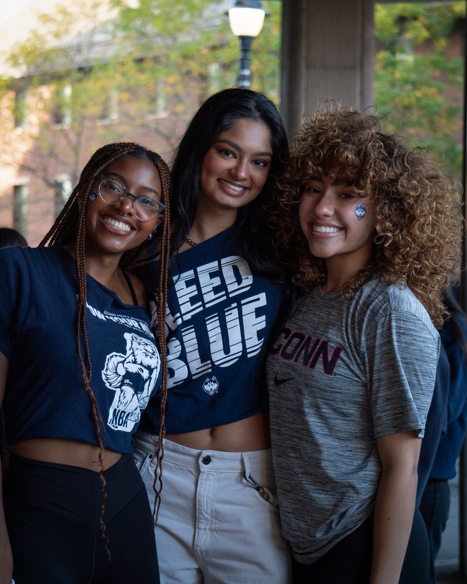 UConnHuskies's tweet photo. Kicking things off at the Block Party 💙

#UConnFirstNight | @UConnStudents https://t.co/f12HYCwMOa