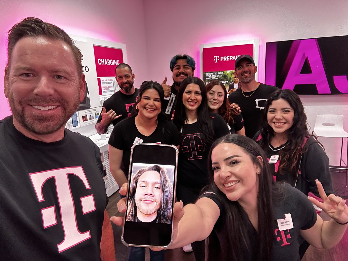 Thank you <a href="/joscellyn4/">joscellyn</a> for an awesome visit to the Imperial Vally Mall Today! Keep up that awesome energy! <a href="/trdelansky/">Tony Ray Delansky</a> at least Allen was there on your phone. Haha 😂