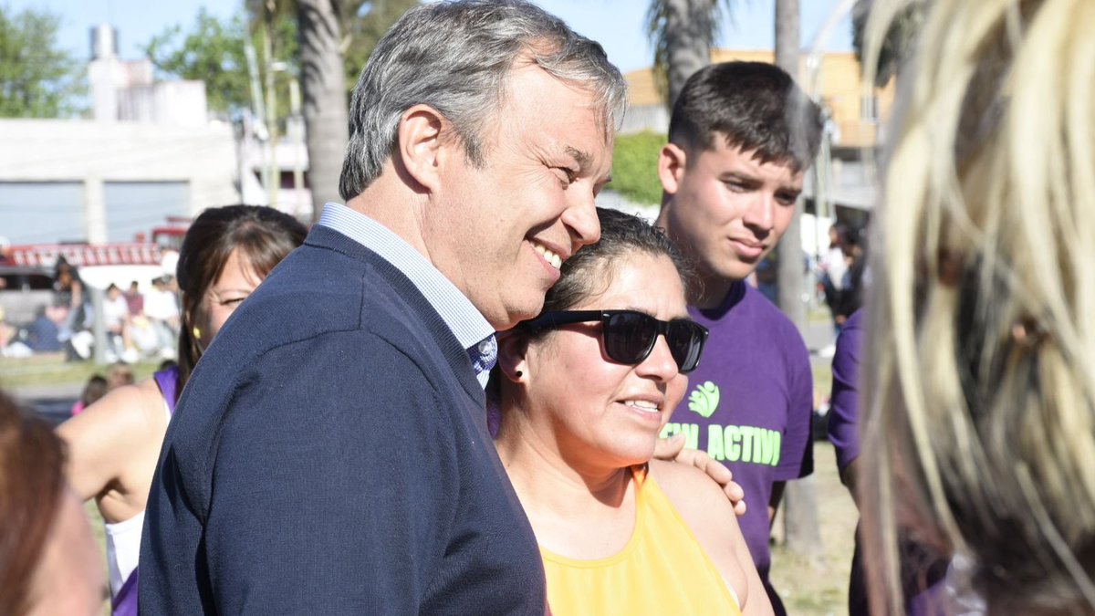 CascallaresPJ's tweet photo. 🏃🎽 Esta tarde en el Circuito de Glew participamos junto a @JuanoFabiani y a cientos de vecinos de la Jornada "Glew Activa" con actividades recreativas y deportivas para toda la familia.
#BrownCumple
#GlewCumple https://t.co/H2rgXK5Yqz