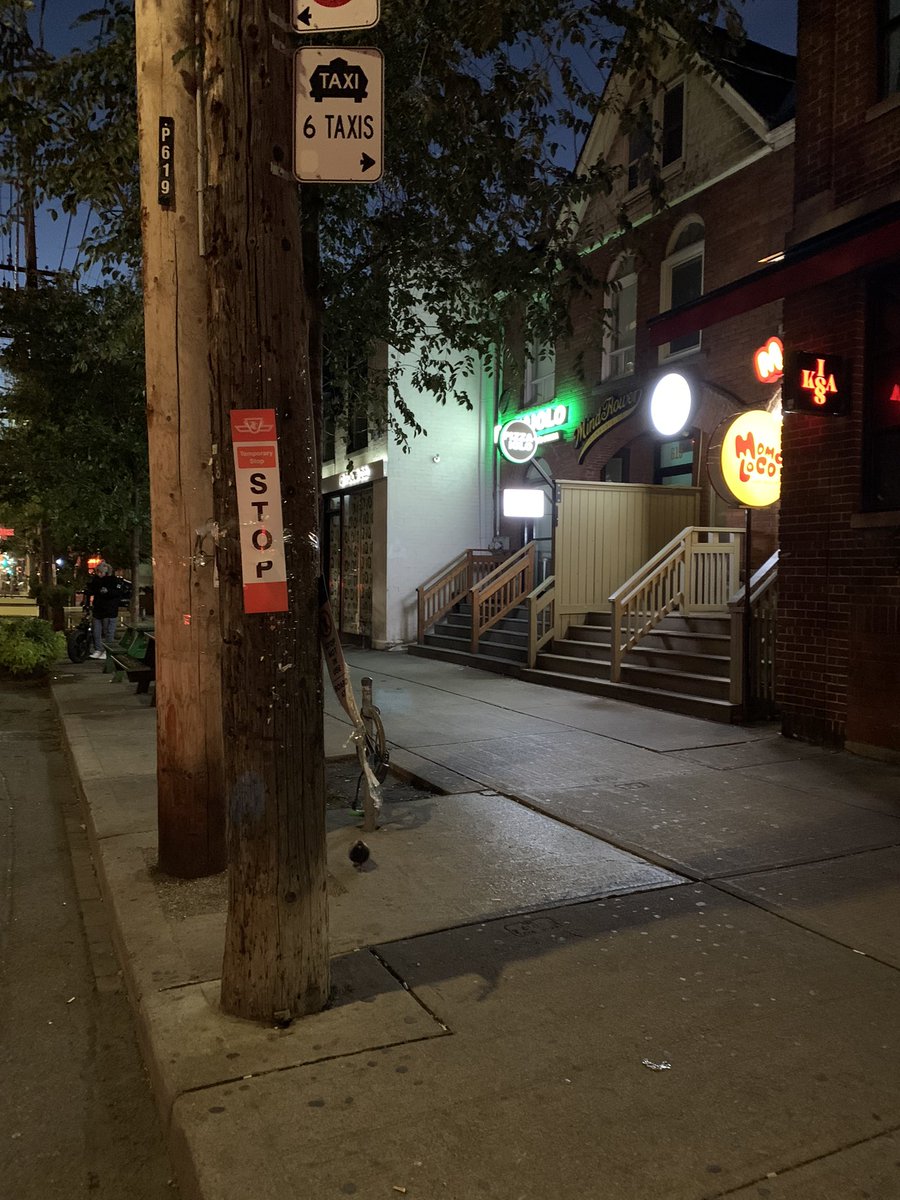 GrapeVixen's tweet photo. Hey @TTChelps why have you put the new Bathurst-King stop in the middle of an entrance/exit to a underground parking garage? Isn’t it bad enough having to navigate getting on and off? https://t.co/c0CuFR90Ww