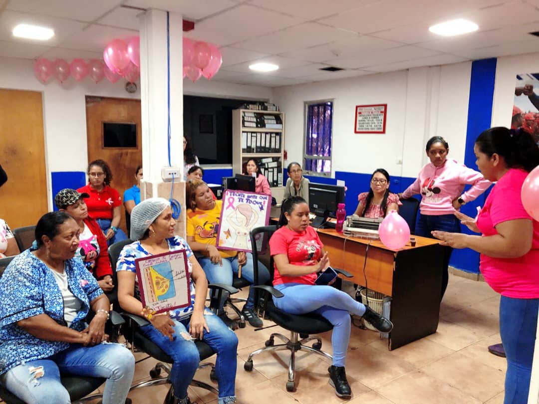 jesusmarcanott's tweet photo. Bajo las políticas sociales implementadas por nuestro Pdte. @NicolasMaduro y el Gdor. @luismarcanos para la atención por el mes rosa,hoy l@s Trabajadores del #CDTBna participaron en el taller sobre la importancia del autoexamen en conmemoración a la lucha contra el cáncer de mama https://t.co/B9pzqrTSUV