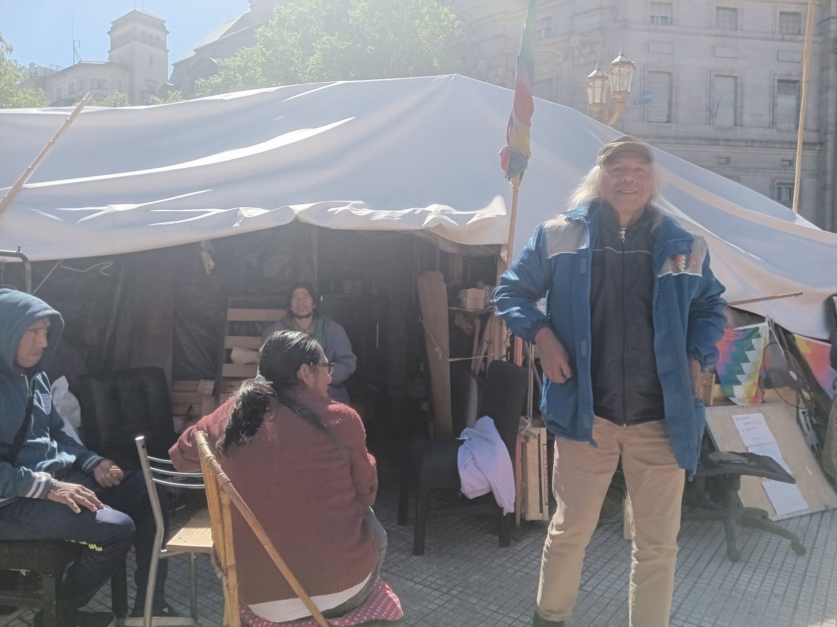 Hoy pase x el acampe en plaza de mayo de <a href="/ccppira/">CCPPIRA - #FélixDíaz - Seguinos, te necesitamos.</a> y le dije que ya falta poco, cuando asuma  <a href="/PatoBullrich/">Patricia Bullrich</a> #PatoPresidente será recibido y restituido todo en su comunidad