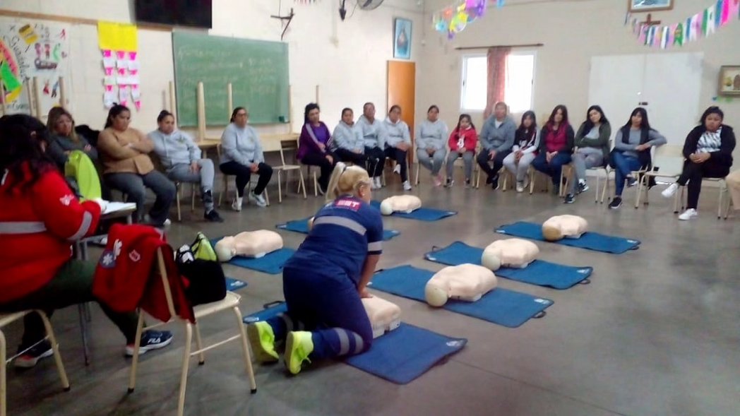 tigre_social's tweet photo. Realizamos con la @Salud_Tigre,  2 jornadas de capacitaciones en el Barrio San Jorge de Don Torcuato.

ESI, ANTICONCEPTIVOS Y CUIDADOS DE LA SALUD
📍 Manzana 18, Casa 9.

 REANIMACIÓN CARDIOPULMONAR
📍Centro Comunitario Nuestra Señora de Guadalupe.

@MunicipioTigre
@ZamoraJulio https://t.co/4gI7pCFI6N