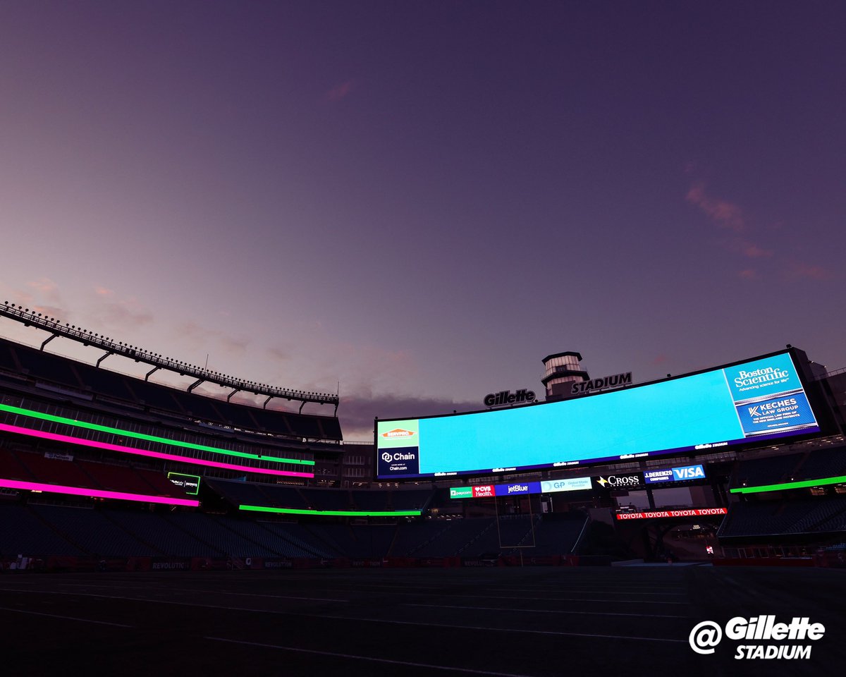 GilletteStadium's tweet image. We are proud to join the @LightUpMBC global campaign by illuminating in the awareness ribbon colors of green, teal, &amp;amp; pink to shine a light on Metastatic Breast Cancer.

@metavivor | #METAvivor