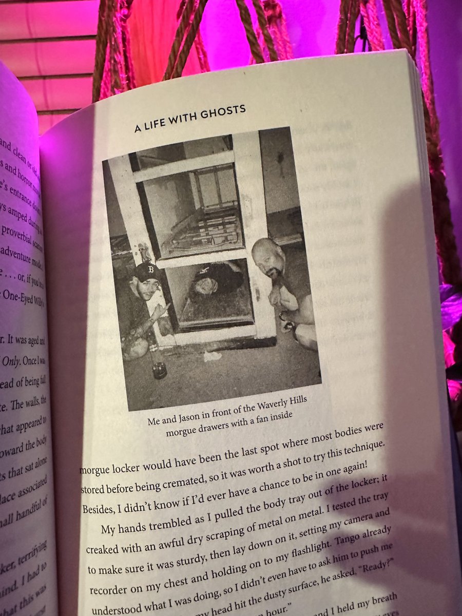 JessicaKnapik's tweet image. Oh snap look what the mailman brought! 😍 @stevegonsalves1 spooky new book! 💚 Can’t wait to read this &amp;amp; see the haunted locations I’ve been to, &amp;amp; ones I still need to get to 👀🔦 grab a copy here: amazon.com/shop/magickbro…
