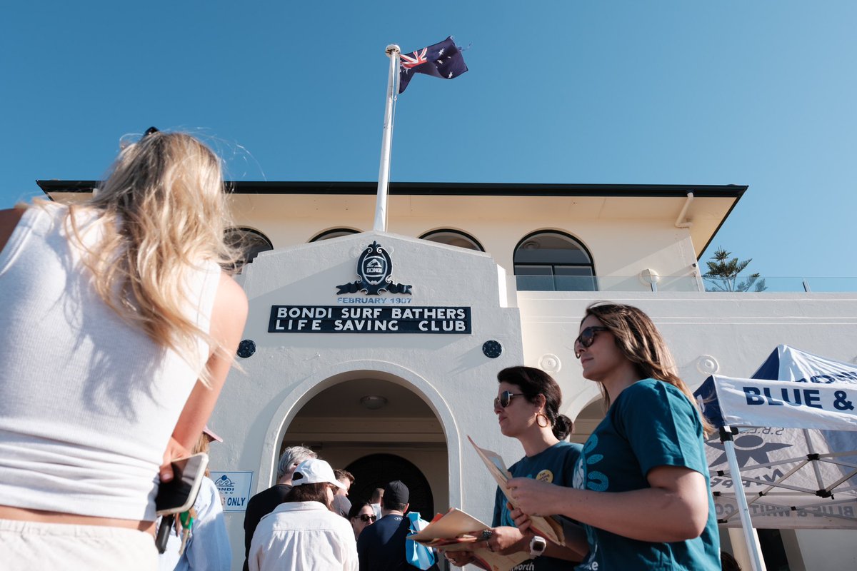 Voting at Bondi Beach in the Voice referendum #auspol #Referendum 📸 Oscar Colman