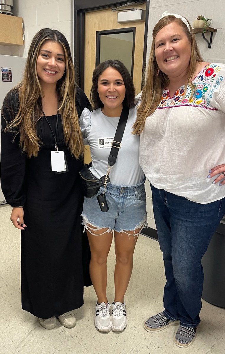 Stahlman_Teach's tweet photo. Highlight of my day is getting to see my teacher bestie and friend.  @EmilyNoll4 Thanks for stopping by! Miss our KG days together! 🥰❤️ https://t.co/xUUJdONWB4
