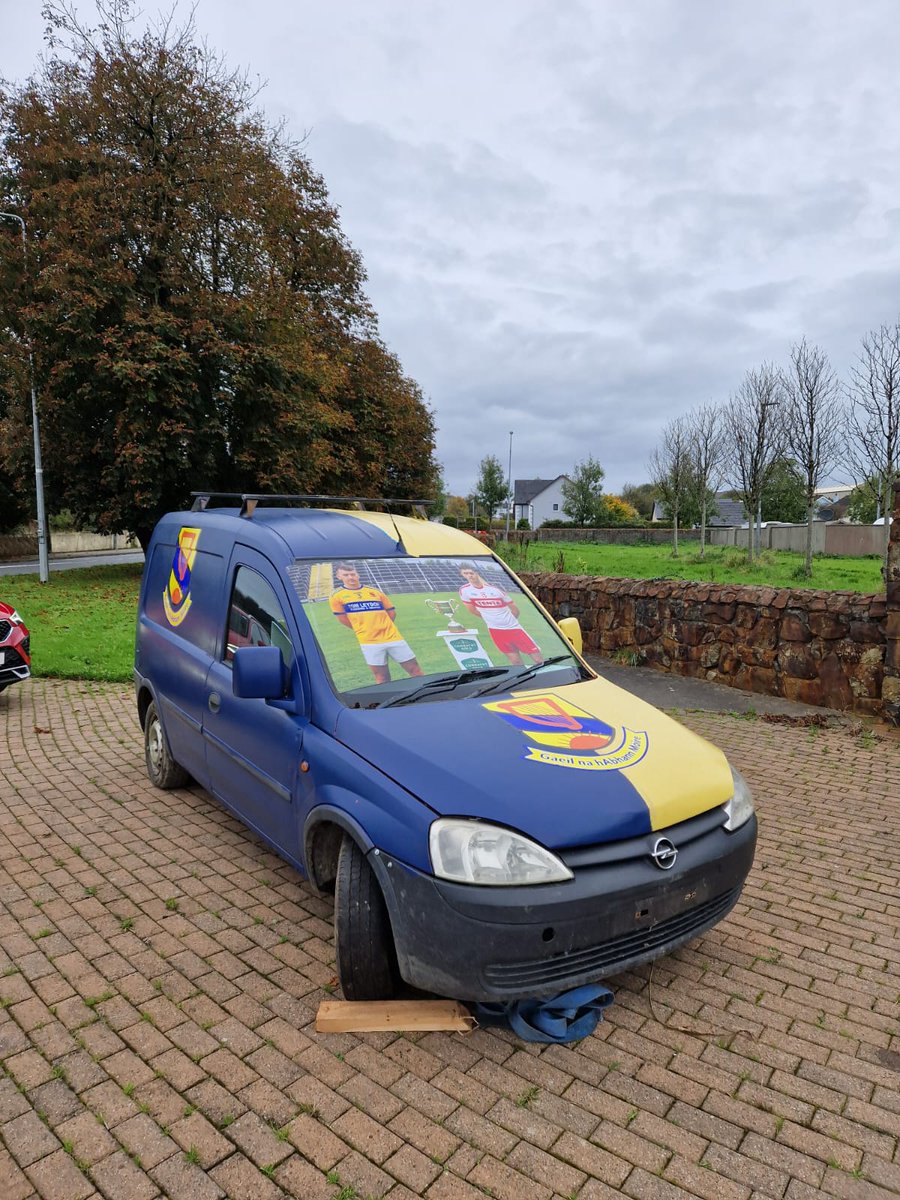 Club members were out in force during the week painting the town blue and yellow in advance of Sunday's Junior A Final against Ballymote. Thanks to everyone who got involved, the excitements well and truly building now.

#OMG