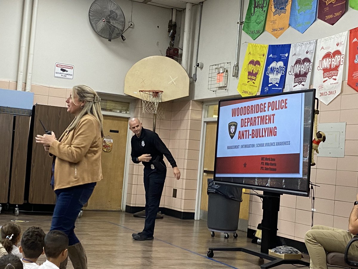 FigliolinoJamie's tweet photo. Thank you Officer Mike from #WoodbridgeNJPD for coming to @School20Cougars to teach us about #bullyingprevention and #bullyingawareness today! #colorclaremontwithkindness #mafigskids #leadwithlove #kindergartenrocks @joanne_shafer https://t.co/6vwtUAXN9f